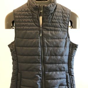 Dark navy puffy (not so puffy) vest. Size 6